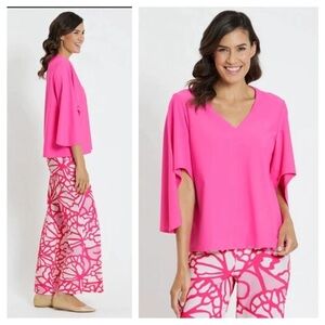 Jude Connally Daniella Top women Medium Hot Pink V-Neck Tunic Top Shirt Blouse